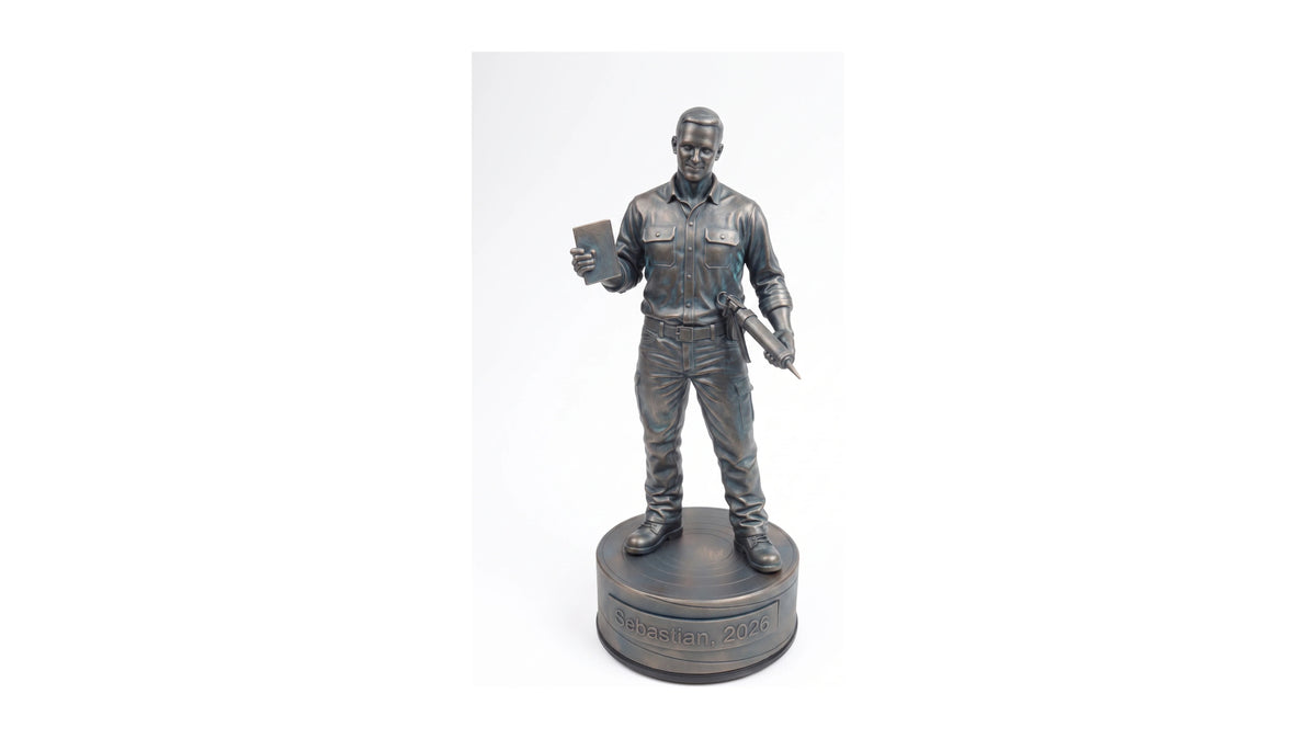 Glarmesterfigur han – hvid baggrund, liggende